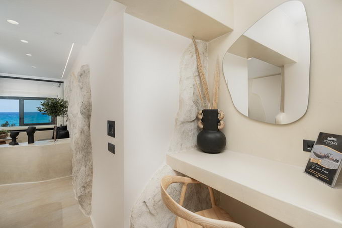 Portara Superior Suites with Sea View & Hot Tub